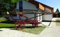 historische Feuerwehrleiter, geh�rt der Freiwilligen Feuerwehr in Hausen an der M�hlin, Mai 2017