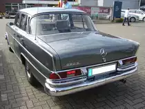 Heckansicht eines Mercedes Benz W111/2 220 Sb. 1959 - 1965. Oldtimertreffen Glandorf am 14.05.2017.