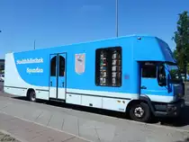 MAN mit Sonderaufbau für die Stadtbibliothek Spandau in Berlin am 10.06.2016