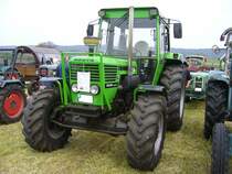 Deutz D10006AS Spezial. 1970 - 1978. Von diesem Großschlepper verkaufte Deutz 4200 Einheiten. Der abgelichtete Traktor entstammt dem Modelljahr 1977. Der damalige Käufer hat ihn mit dem optionalen Allradantrieb bestellt. Der luftgekühlte 6-Zylinderdieselmotor hat einen Hubraum von 5652 cm³ und leistet 101 PS. Treckertreffen Wechte am 01.05.2017. 