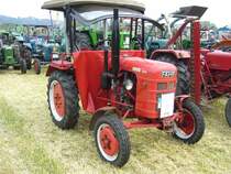 Fahr D90. 1954 - 1956. Auch Fahr kaufte für dieses Traktormodell die Motoren beim MWM. Der
luftgekühlte 1-Zylinderdieselmotor hat einen Hubraum von 905 cm³ und leistet 12 PS. Treckertreffen Wechte am 01.05.2017.