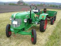 Güldner ADK. 1958 - 1959. Die Firma Güldner aus Aschaffenburg fertigte bis 1968 Traktoren. Der hier abgelichtete ADK ist mit einem hauseigenen, wassergekühlten 2-Zylinderdieselmotor ausgerüstet. Dieser hat einen Hubraum von 1305 cm³ und leistet 15 PS. Treckertreffen Wechte am 01.05.2017.