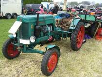 Hanomag R12. 1953 - 1957. Von diesem Modell verkauften die Hanomag Werke in Hannover ca. 18500 Einheiten. Der 1-Zylinderdieselmotor ist eine Eigenentwicklung von Hanomag und leistet 12 PS aus aus 511 cm³ Hubraum. Treckertreffen Wechte am 01.05.2017.