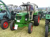Deutz D6005. 1966 - 1967. Der auch mit Allradantrieb lieferbare Schlepper, war der erste Deutz Traktor mit Direkteinspritzung. Der luftgekühlte 4-Zylindendieselmotor hat einen Hubraum von 3400 cm³ und leistet 58 PS. Treckertreffen Wechte am 01.05.2017.