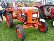 Fahr D17H. 1951 - 1953. Die Motoren der Fahr D17 Baureihe stammen von Güldner. Der wassergekühlte 2-Zylinderdieselmotor hat einen Hubraum von 1304 cm³ und leistet 17 PS. Treckertreffen Wechte am 01.05.2017.