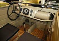 =Arbeitsplatz im VW Typ 82, gesehen bei den Retro Classics Stuttgart im März 2017