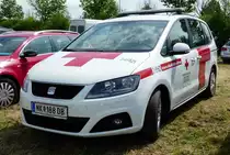 =Seat Alhambra des ÖRK Niederösterreich steht auf dem Parkplatz der RettMobil 2017 in Fulda, Mai 2017