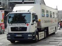 MAN mit Sonderaufbau für Blutspende in Berlin am 10.06.2016