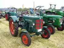 Hanomag R16. 1951 - 1957. Der R16 war der kleinste Schlepper der 1951 vorgestellten 
R-Baureihe. Während seiner siebenjährigen Produktionszeit verkaufte sich dieser Traktor rund 14300 mal. Der wassergekühlte 2-Zylinderdieselmotor hat einen Hubraum von 1399 cm³ und leistet 16 PS. Treckertreffen Wechte am 01.05.2017.