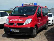 =Renault Trafic der Feuerwehr Stadt Amöneburg, gesehen auf dem Parkplatz der RettMobil 2017 in Fulda, Mai 2017