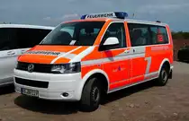=VW T5 der Feuerwehr Stadt Bühl, gesehen auf dem Parkplatz der RettMobil 2017 in Fulda, Mai 2017