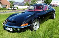 =Opel GT steht bei der Oldtimerausstellung von Möbel-Punkt Thalau im Mai 2017