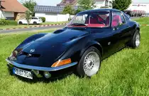 =Opel GT steht bei der Oldtimerausstellung von Möbel-Punkt Thalau im Mai 2017