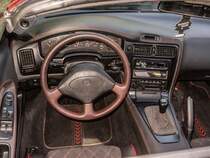 Interieur des Toyota MR2 (W2, 1989–1999, die zweite Generation), fotografiert auf der XII. Lotus Retro Mobil Concours d´Elegance im Urpark des Lotus Hotels, Juni, 2017