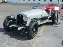 Wolseley Hornet Special. 1930 - 1936. Von diesem Modell verkaufte Wolseley 2455 Fahrzeuge. Hier wurde ein Hornet Special aus den Jahren 1935 oder 1936 abgelichtet. Er ist schon mit dem aufbebohrten 6-Zylinderreihenmotor mit 1604 cm³ Hubraum ausgestattet. Dieser leistet ca. 70 PS. Bei einem Leergewicht von ca. 650 kg reicht das für enorme Fahrleistungen. 
Die Modelle bis 1934 hatten einen 1.4l Motor. British Cars & Motorcycles Meeting am 11.06.2017 in Krefeld. 