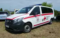 =MB Vito vom DRK KV Neumünster, gesehen auf dem Parkplatz der RettMobil 2017 in Fulda, Mai 2017