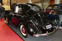 =VW Brezelkäfer, gesehen bei den Retro Classics Stuttgart im März 2017