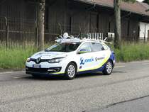 Renault Begleitfahrzeug vom Orica / Scott Team am 12.6.17 in Bern.