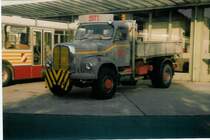 STI Thun Nr. 148 Saurer (ex ATGH Heiligenschwendi Nr. 6) bei der Garage in Thun