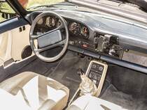 Innenraum eines Porsche 911 (ca. aus den 70ern), fotografiert auf der XII. Lotus Retro Mobil Concours d´Elegance im Urpark des Lotus Hotels, Juni, 2017.