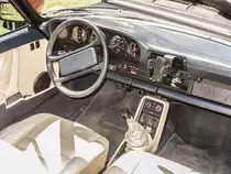 Innenraum eines Porsche 911 (ca. aus den 70ern), fotografiert auf der XII. Lotus Retro Mobil Concours d´Elegance im Urpark des Lotus Hotels, Juni, 2017.