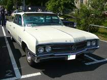 Buick Wildcat fourdoor Sedan des Modelljahres 1964. Dieser im Farbton artic white lackierte Buick hat einen V8-motor mit einem Hubraum von 6571 cm³ und leistet 325 PS. Primers 4th run am 25.05.2017 in Krefeld. 