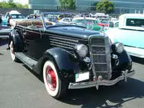 Ford V8 Model 48 Cabriolimousine aus dem Modelljahr 1935. Im Jahr 1935 hatte Ford nur das Modell 48 im Verkaufsprogramm. Es war allerdings in etlichen Karosserievarianten lieferbar. Trotz dieser Modellpolitik wird Ford 1935 wieder die Nummer 1 unter den amerikanischen Herstellern. Der V8-motor hat einen Hubraum von 3.6l und leistet 85 PS. Primers 4th run am 25.05.2017 in Krefeld.