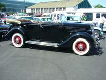Profilansicht einer Ford V8 Model 48 Cabriolimousine von 1935. Primers 4th run am 25.05.2017 in Krefeld. 