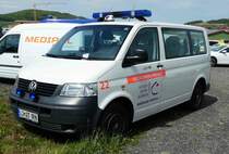 =VW T 5 aus Jubljana, abgestellt auf dem Parkplatz der RettMobil 2017 in Fulda, Mai 2017