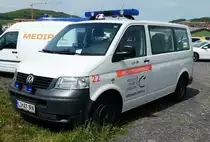 =VW T 5 aus Jubljana, abgestellt auf dem Parkplatz der RettMobil 2017 in Fulda, Mai 2017
