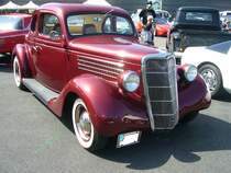 Ford V8 Model 48 Coupe des Modelljahres 1935. Solche Business Coupes wurde oft von Handelsreisenden genutzt. Der V8-motor hat einen Hubraum von 3.6l und leistet 85 PS. Primers 4th run am 25.05.2017 in Krefeld.