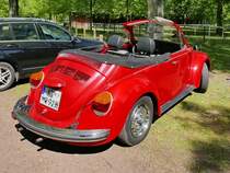 Ein Käfer Cabrio stand am 8.5.16 in Krefeld an der Rennbahn.
