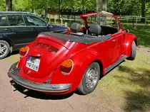 Ein Käfer Cabrio stand am 8.5.16 in Krefeld an der Rennbahn.