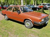 Auch ein Audi 80 stand in Krefeld an der Rennbahn, 8.5.16.