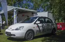 Toyota Prius I, gesehen auf der XII. Lotus Retro Mobil Concours d´Elegance im Urpark des Lotus Hotels, Juni, 2017. Toyota feiert  20 Jahre Hybrid , da die erste Generation im Jahre 1997 auf den Markt gekommen ist.