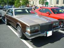 Cadillac Seville der zweiten Generation 1980 - 1985. Bereits im Jahr 1975 brachte die Cadillac Division das Modell Seville als zur Abrundung der Produktpalette nach unten heraus. Die Modelle der zweiten Generation waren immer zweifarbig lackiert. Der Wagen konnte mit folgenden Motorisierungen geordert werden: V6-Motor mit 4.1l Hubraum und 126 PS, V8-Motor mit 6.0l Hubraum und 147 PS, V8-Motor mit Zylinderabschaltung 6.0l mit 142 PS und einem 
V8-Dieselmotor mit 5.7l Hubraum und 106 PS. Primers 4th run am 25.05.2017 in Krefeld.