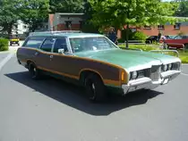 Ford LTD Country Squire von 1971. Dieses riesige Kombimodell war in etlichen Motorisierungsvarianten vom 6-Zylinderreihenmotor bis zum 7.0l V8-motor lieferbar. Primers 4th run am 25.05.2017 in Krefeld.