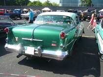 Heckansicht eines Oldsmobile 98 deLuxe Hardtop Coupe des Modelljahres 1954. Primers 4th run am 25.05.2017 in Krefeld.