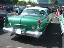 Heckansicht eines Oldsmobile 98 deLuxe Hardtop Coupe des Modelljahres 1954. Primers 4th run am 25.05.2017 in Krefeld.