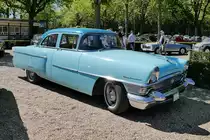 Ein Packard Clipper Deluxe auf dem Oldtimer-Treffen an der Rennbahn in Krefeld, 8.5.16