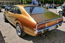 Ein Ford Consul V6 mit Speziallackierung auf dem Oldtimer-Treffen an der Rennbahn in Krefeld, 8.5.16
Hier erscheint er golden, doch aus anderem Blickwinkel wird er violett!