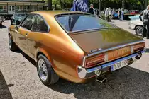 Ein Ford Consul V6 mit Speziallackierung auf dem Oldtimer-Treffen an der Rennbahn in Krefeld, 8.5.16
Hier erscheint er golden, doch aus anderem Blickwinkel wird er violett!