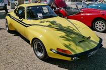 Ein Opel GT auf dem Oldtimer-Treffen an der Rennbahn in Krefeld, 8.5.16