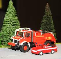 FEUERWEHR-MEETING:MB-UNIMOG/TRABANT-CABRIO
KIBRI MB-Unimog  Waldbrandbekämfung  und S.E.S.-BERLIN-Trabant-Cabrio-
dürfte es im Original SO wohl nie gegeben haben...am 16.6.2017...