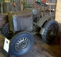 David D4 Serie 2, franzsischer Ackerschlepper, 4-Zyl.Motor mit 1670ccm und 10PS, Baujahr 1932, Traktormuseum Bodensee, Aug.2013