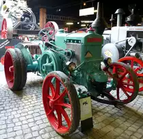 Gambino 15-30, italienischer Ackerschlepper, 1-Zyl.Glhkopfmotor mit 10330ccm und 30PS, Baujahr 1936, Traktormuseum Bodensee, Aug.2013