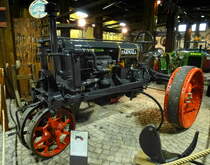 IHC-Regular, US-amerikanischer Ackerschlepper, 4-Zyl.Motor mit 3619ccm und 20PS, Baujahr 1928, 134.441 mal gebaut, Traktormuseum Bodensee, Aug.2013