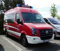 =VW Crafter als MTW der Feuerwehr WILHELMSFELD steht auf dem Parkplatz der RettMobil 2017 in Fulda, Mai 2017