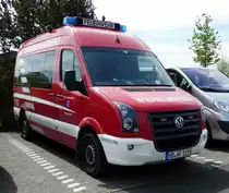 =VW Crafter als MTW der Feuerwehr WILHELMSFELD steht auf dem Parkplatz der RettMobil 2017 in Fulda, Mai 2017
