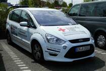 =Ford S-Max des BRK KV Erlangen-Höchstadt steht auf dem Parkplatz der RettMobil 2017 in Fulda, Mai 2017
